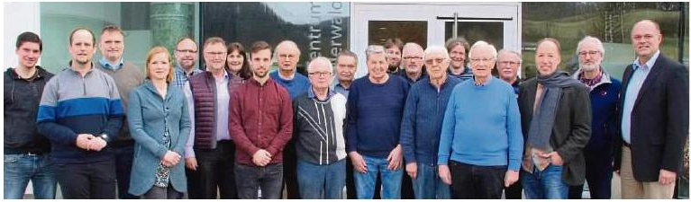 Experten diskutieren Artenschutz: Der Landschaftspflegeverband lud Experten zu einem Erfahrungsaustausch ein, rechts Vorsitzender Matthias Stappert. Foto: Renner
